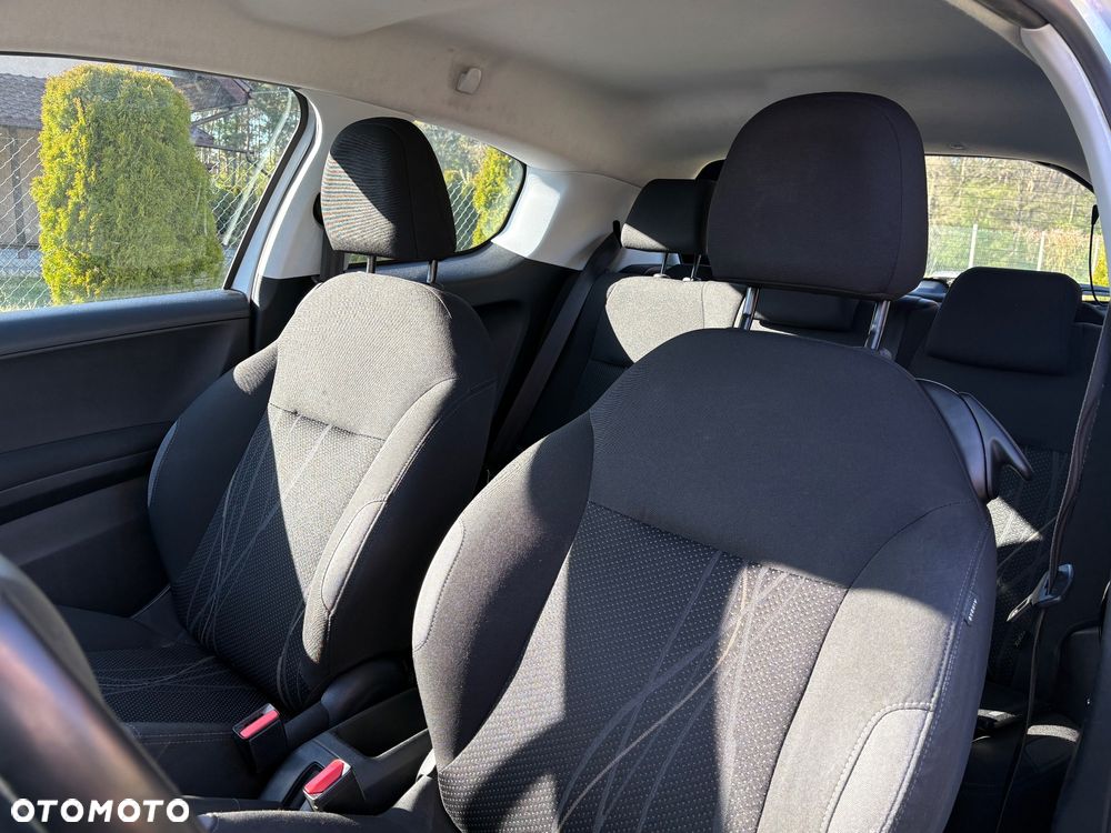 Peugeot 208 - 5