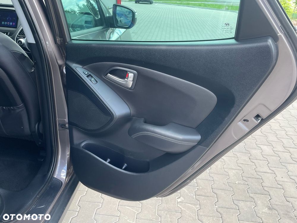 Hyundai ix35 2.0 CRDi 4WD Fifa World Cup Gold Edition - 23