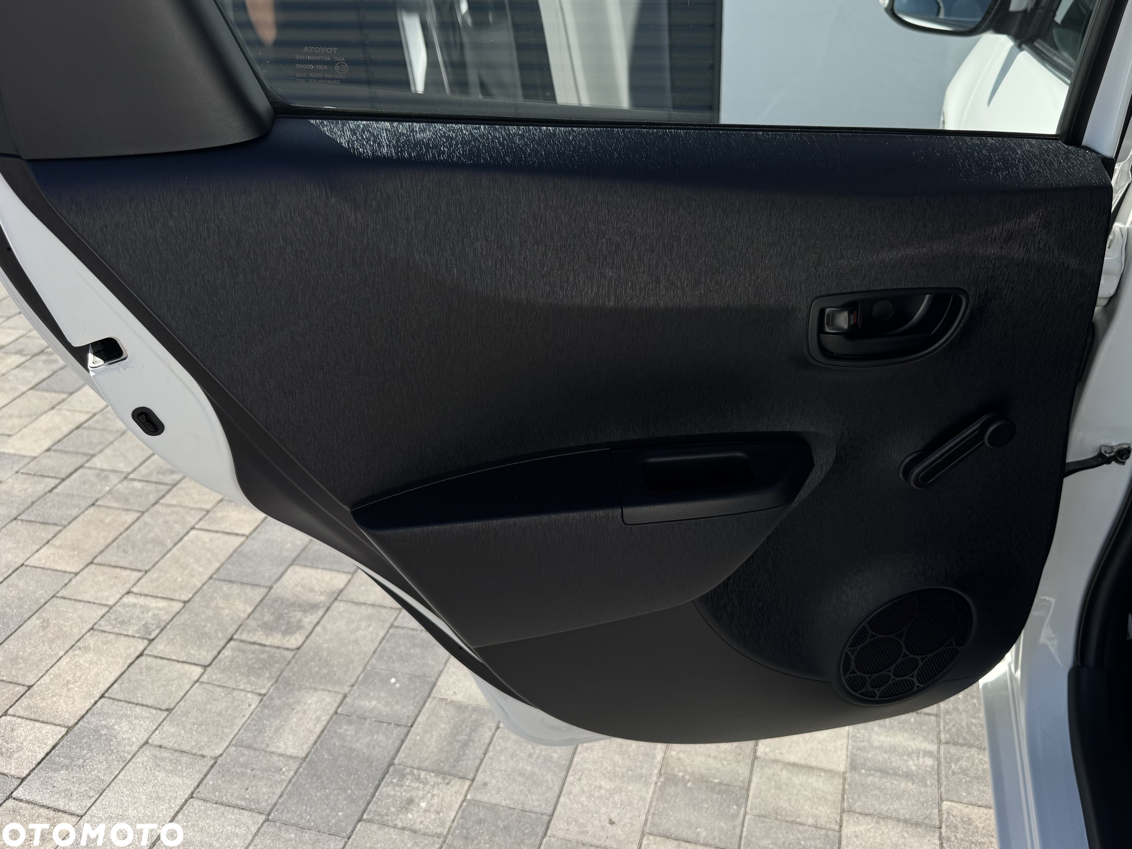 Toyota Yaris 1.0 VVT-i Cool - 33