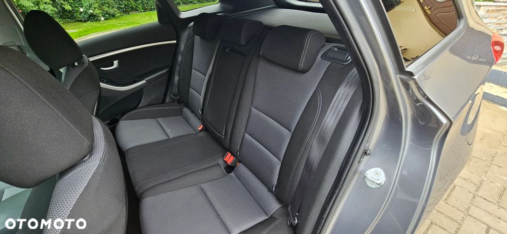 Hyundai i30 blue Kombi 1.6 CRDi Classic Navigation - 20
