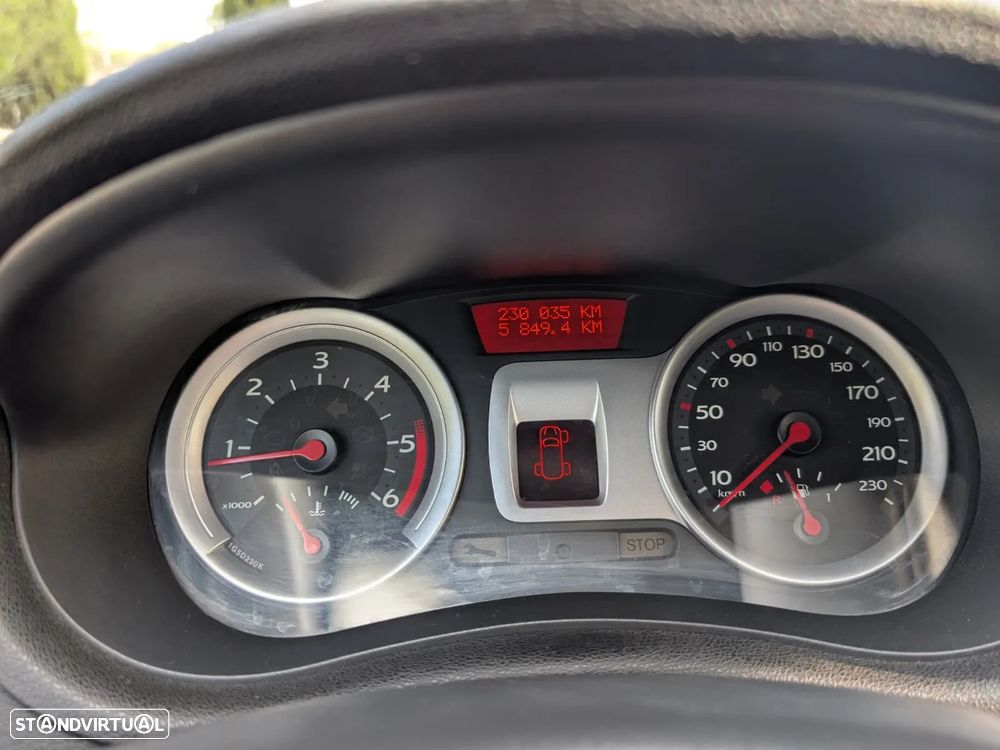 Renault Clio 1.5 dCi Dynamique S - 23