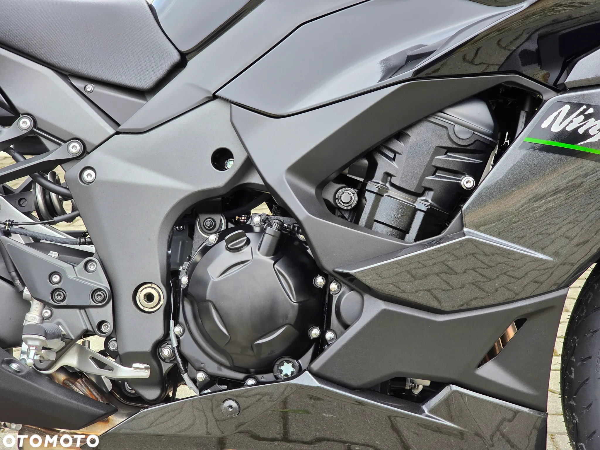 Kawasaki Ninja 1000 SX - 14