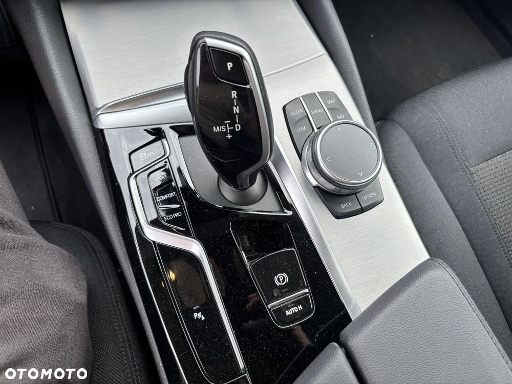 BMW Seria 5 530i xDrive Luxury Line sport - 18