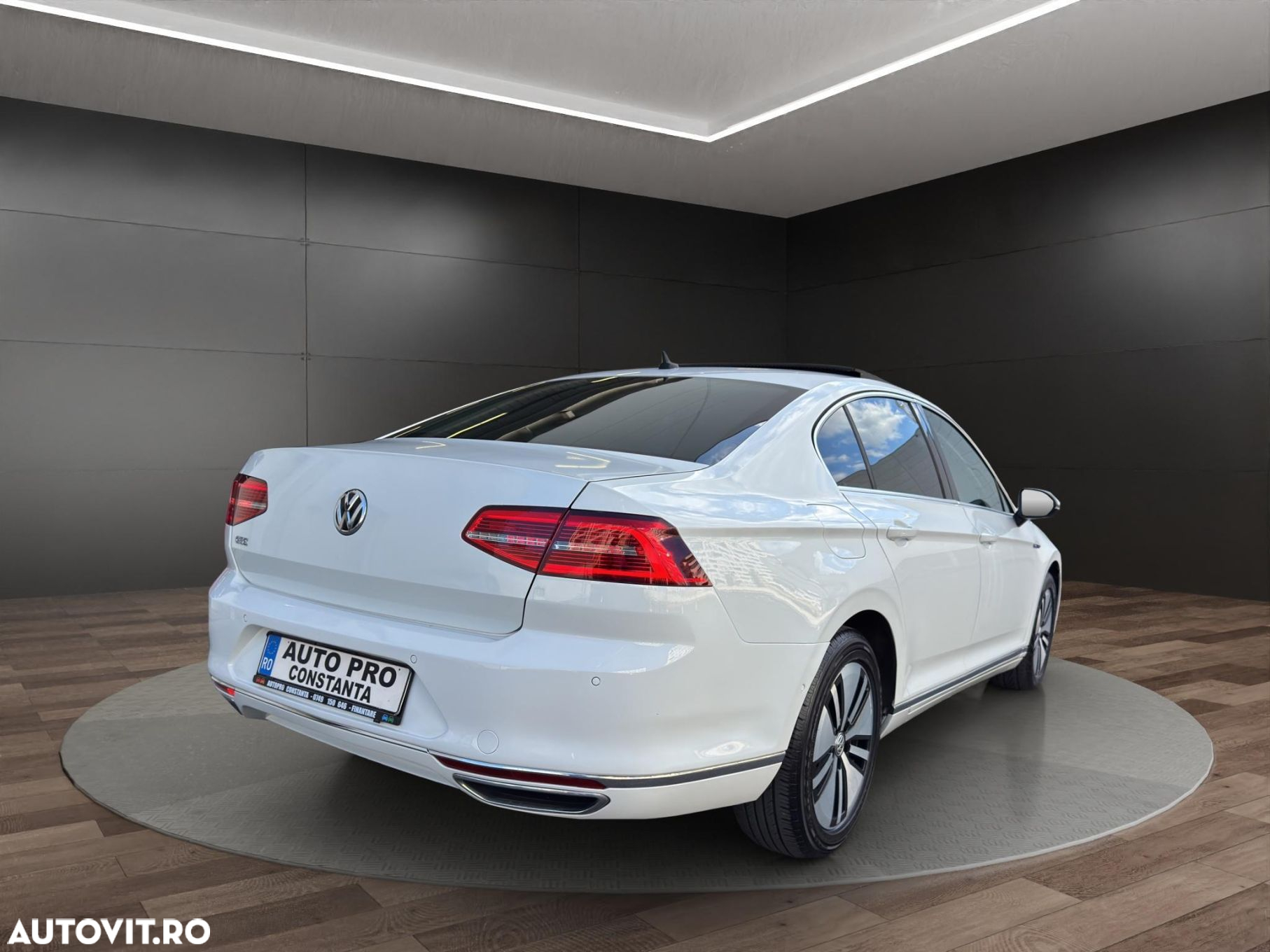 Volkswagen Passat - 3