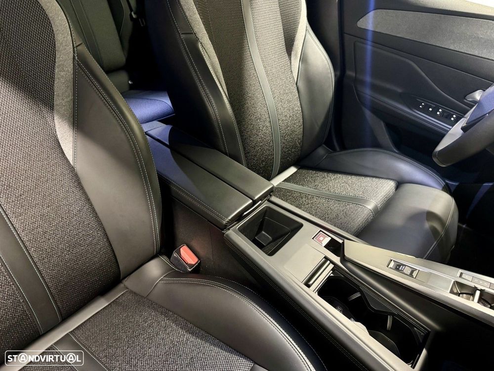Peugeot 308 1.2 PureTech Allure Pack EAT8 — fotografia 21