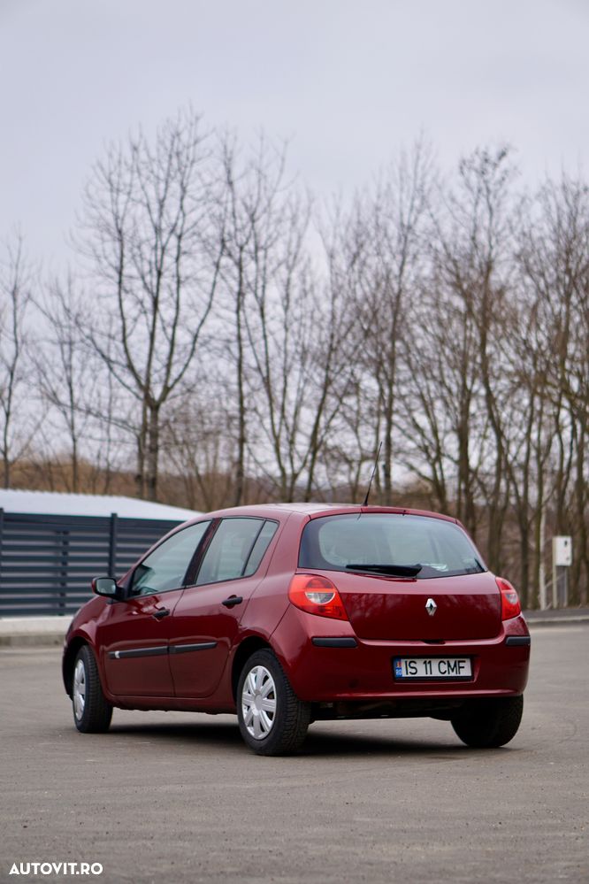 Renault Clio III 1.2 Authentique - 4