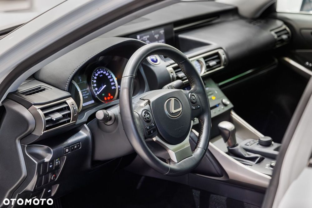 Lexus IS - 31