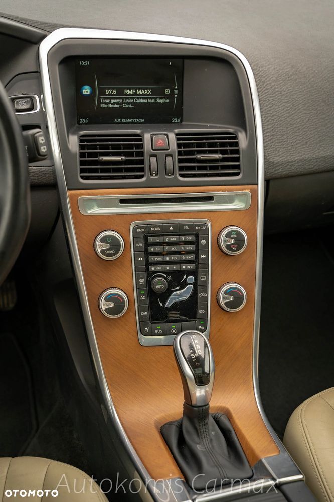 Volvo XC 60 T5 Geartronic Momentum - 18