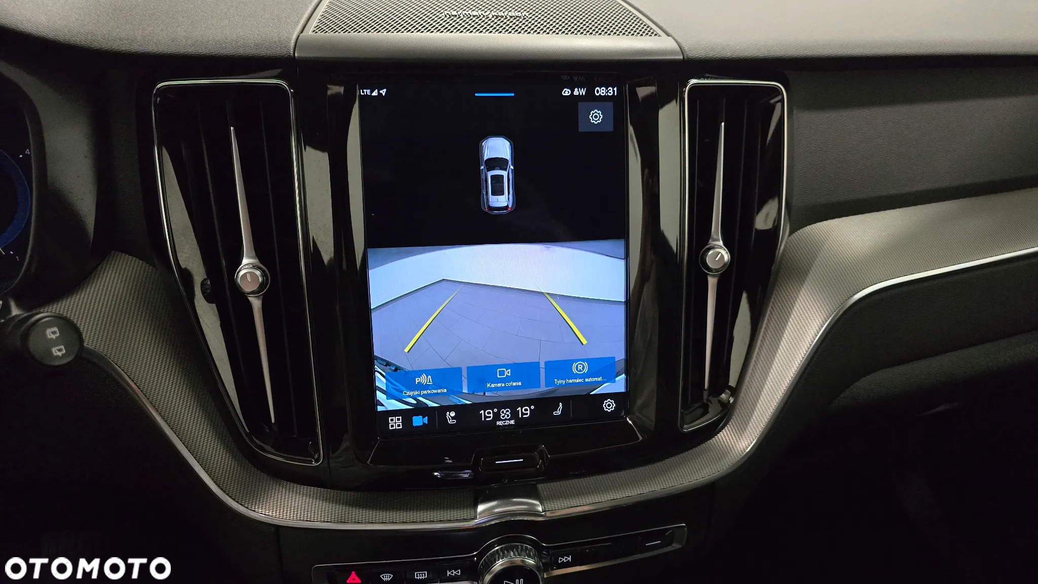 Volvo XC 60 B4 D AWD Plus Dark - 28