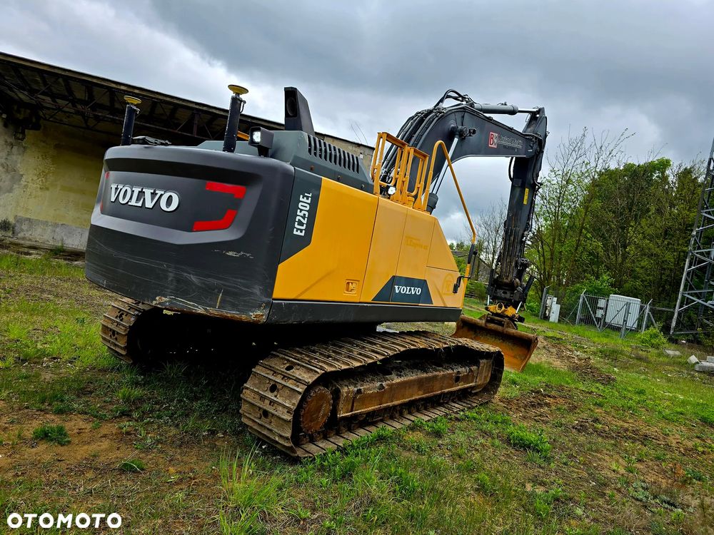 Volvo EC 250 EL - 2