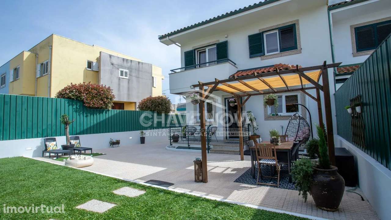Moradia Geminada V4+1 c/ Piscina e Jardim em Gulpilhares - Grande imagem: 2/42