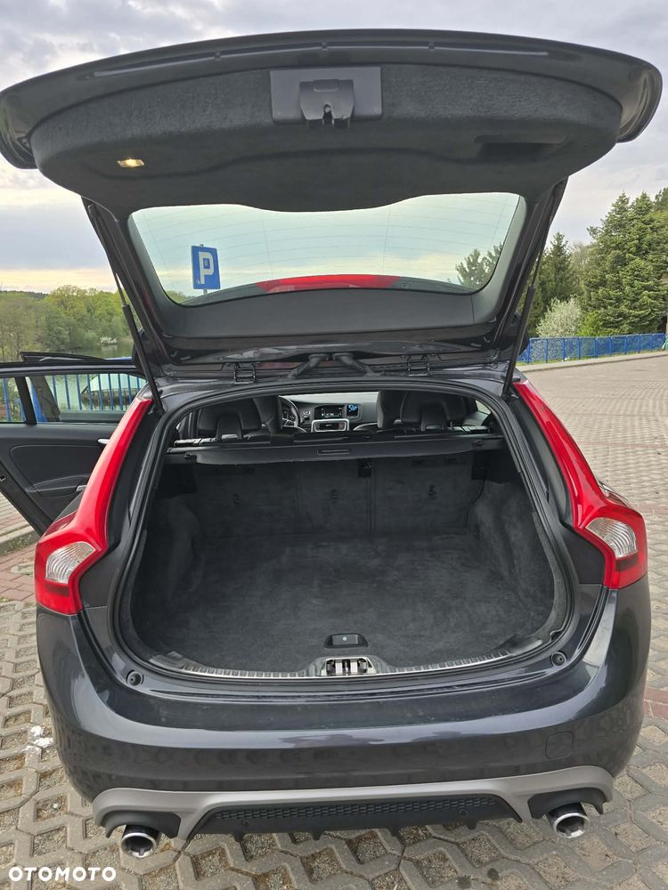 Volvo V60 D3 R-Design - 10