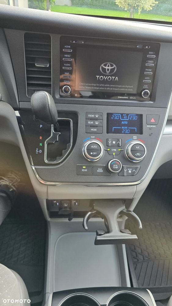 Toyota Sienna 3.5 V6 LE AWD - 19