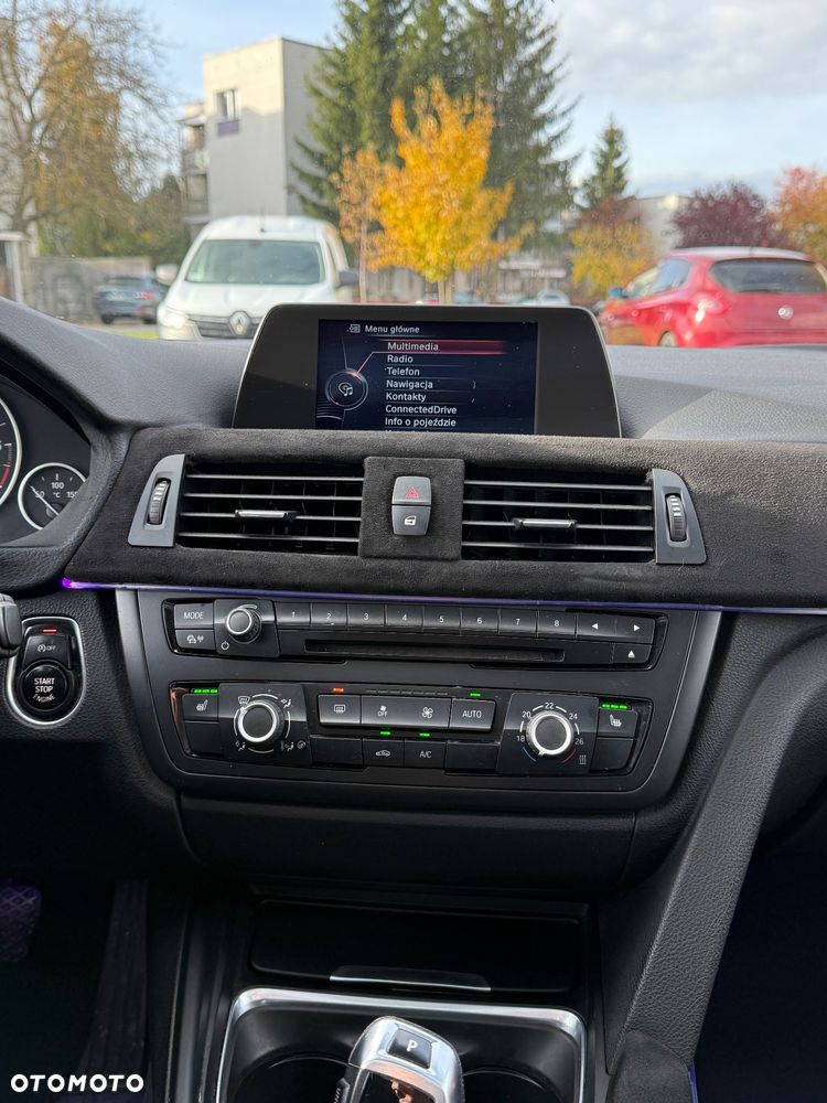 BMW Seria 3 318d Touring - 12