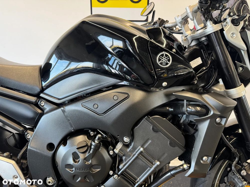 Yamaha FZ - 11
