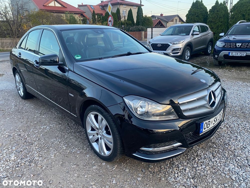 Mercedes-Benz Klasa C 180 CGI BlueEFFICIENCY Avantgarde - 37