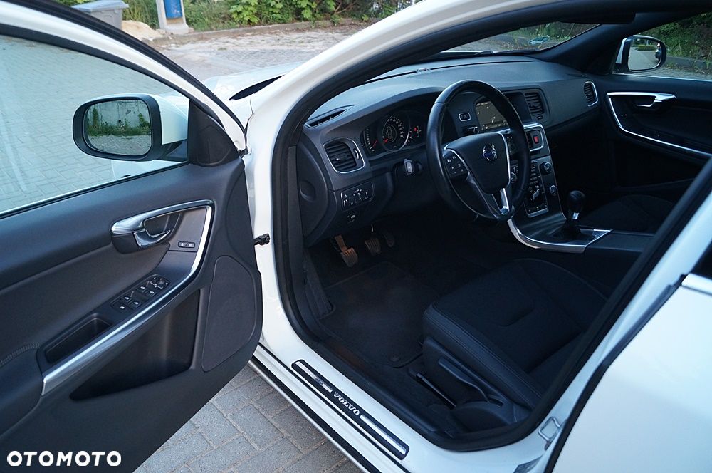 Volvo V60 D4 Edition Pro - 17