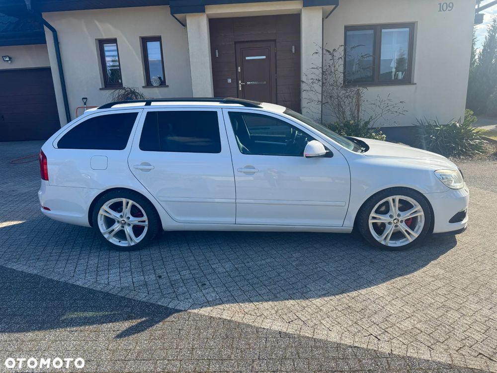 Skoda Octavia 2.0 TDI CR DPF DSG RS - 3