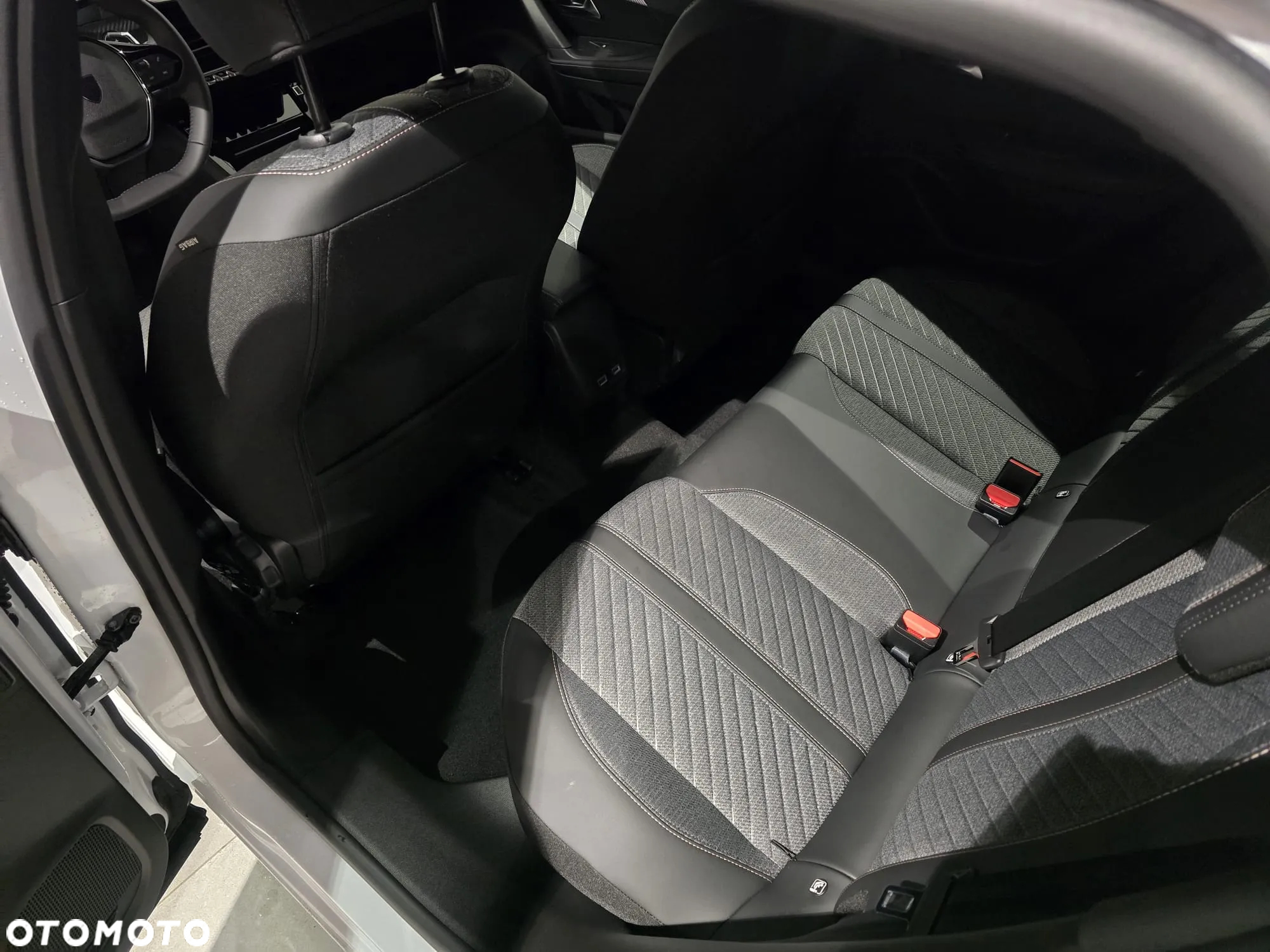 Peugeot 2008 PureTech mHEV Allure e-DCS6 - 10
