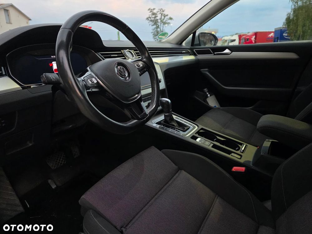Volkswagen Passat 2.0 TDI SCR DSG Comfortline - 11
