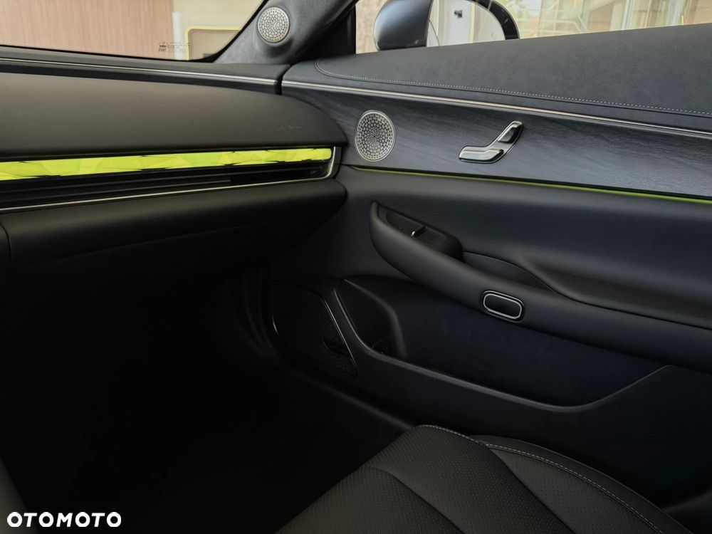 Exlantix ES 100kWh Premium AWD - 32