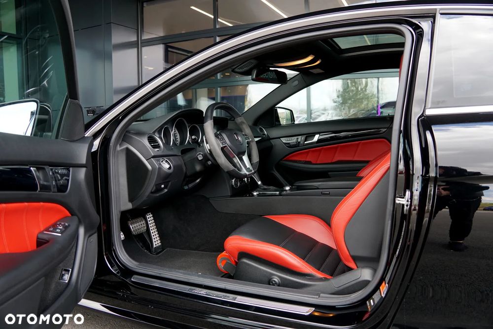 Mercedes-Benz Klasa C 63 AMG - 19