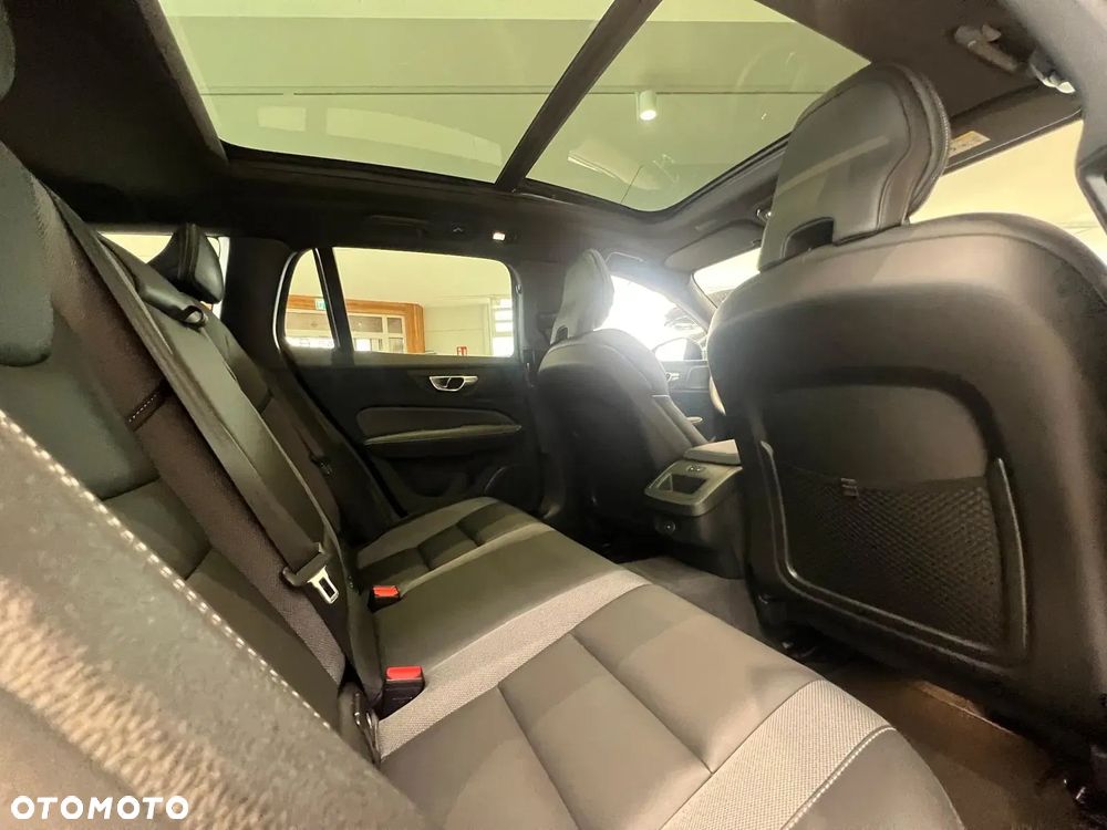 Volvo V60 B4 B Ultimate Dark - 4