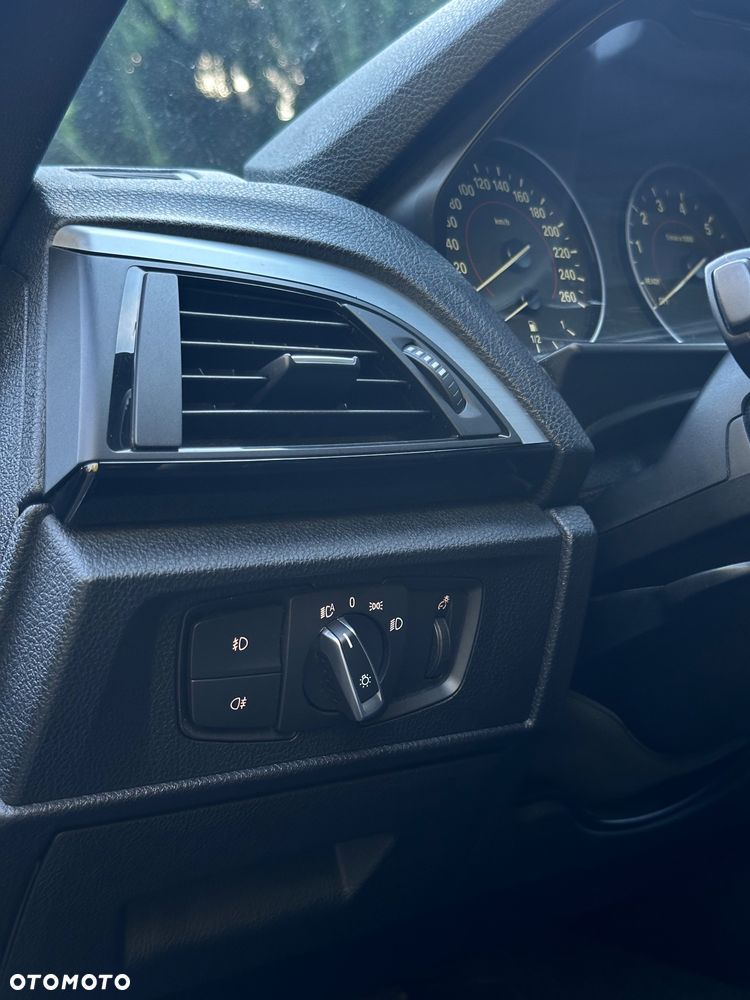 BMW Seria 1 116i - 24