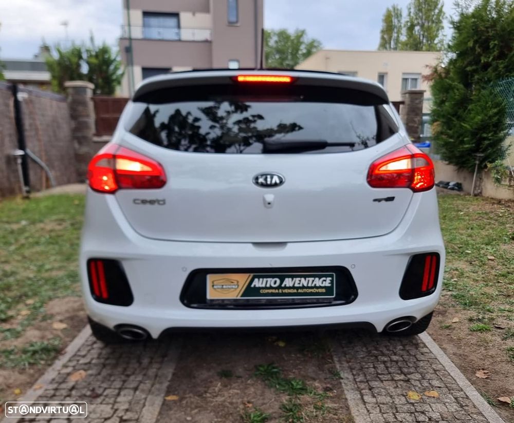 Kia Ceed 1.6 CRDi 136 ISG GT Line - 24