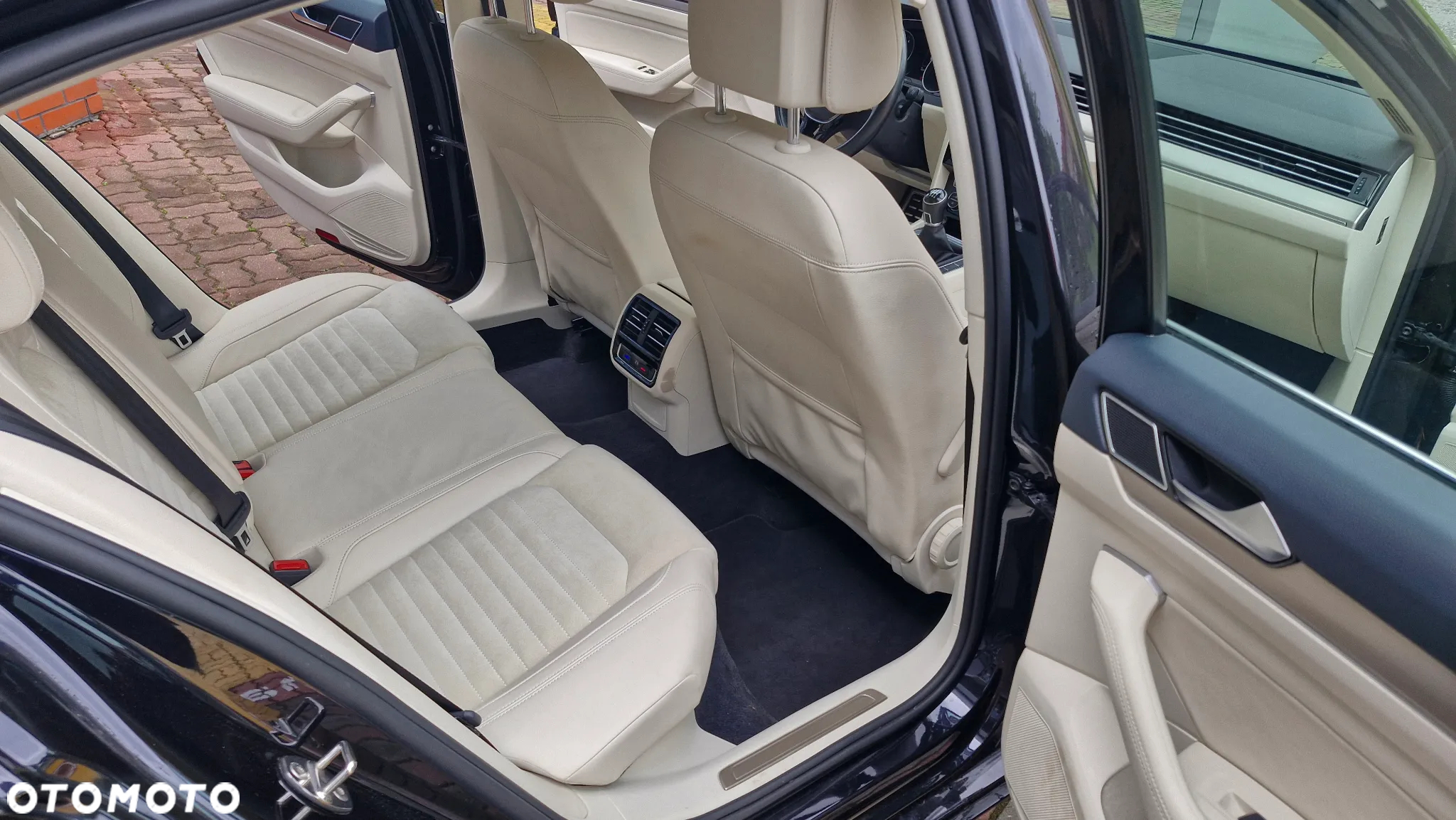 Volkswagen Passat - 12