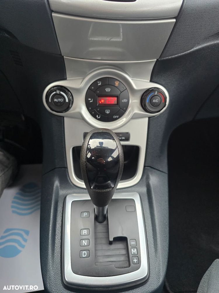 Ford Fiesta 1.4 Autom. Titanium - 12