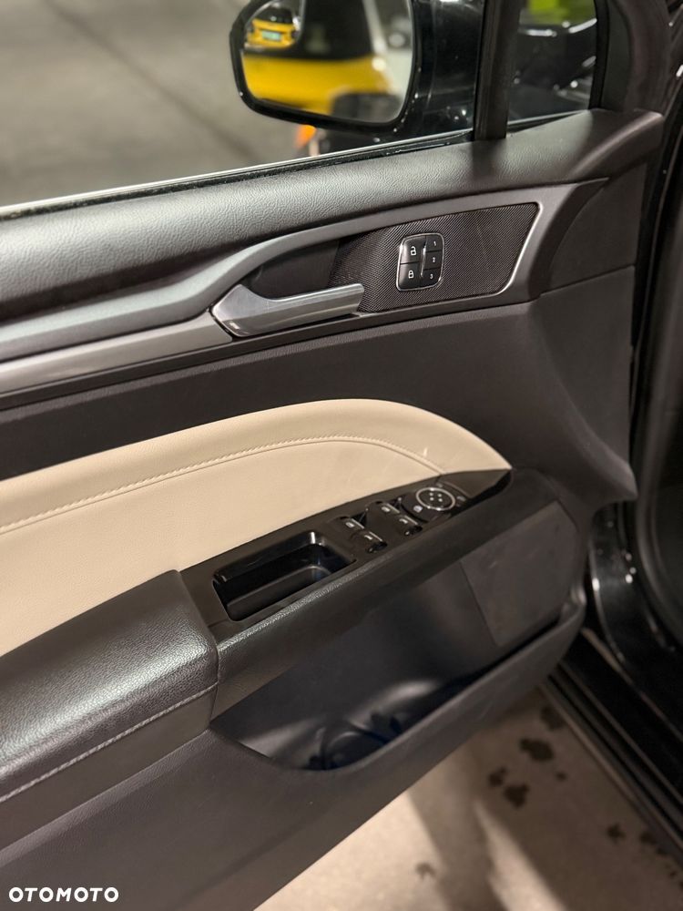 Ford Fusion - 17