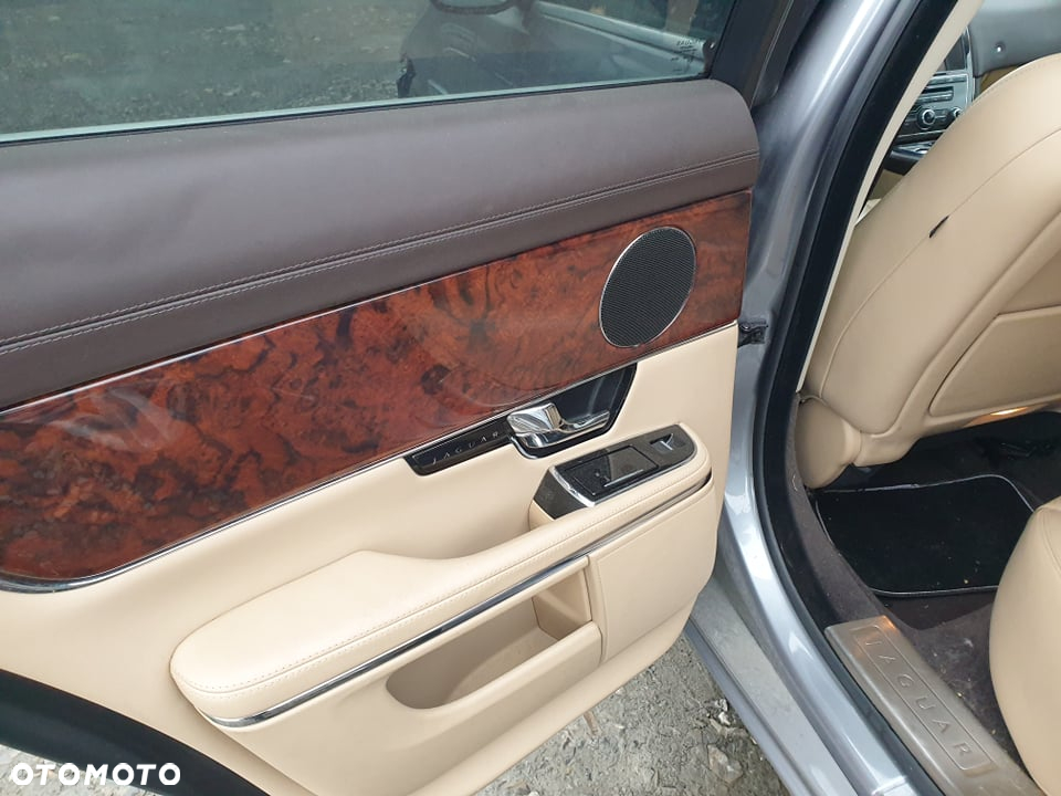 Jaguar XJ 3.0 D V6 Luxury - 16