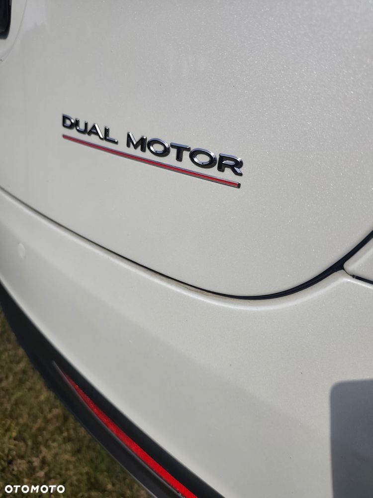 Tesla Model X - 32