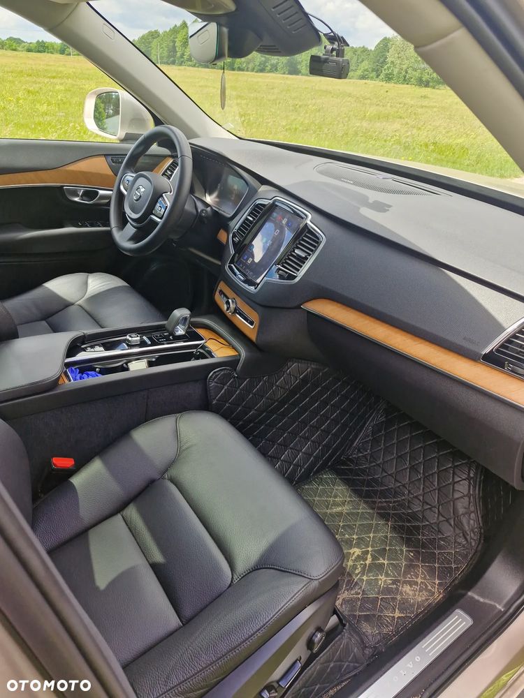 Volvo XC 90 - 9
