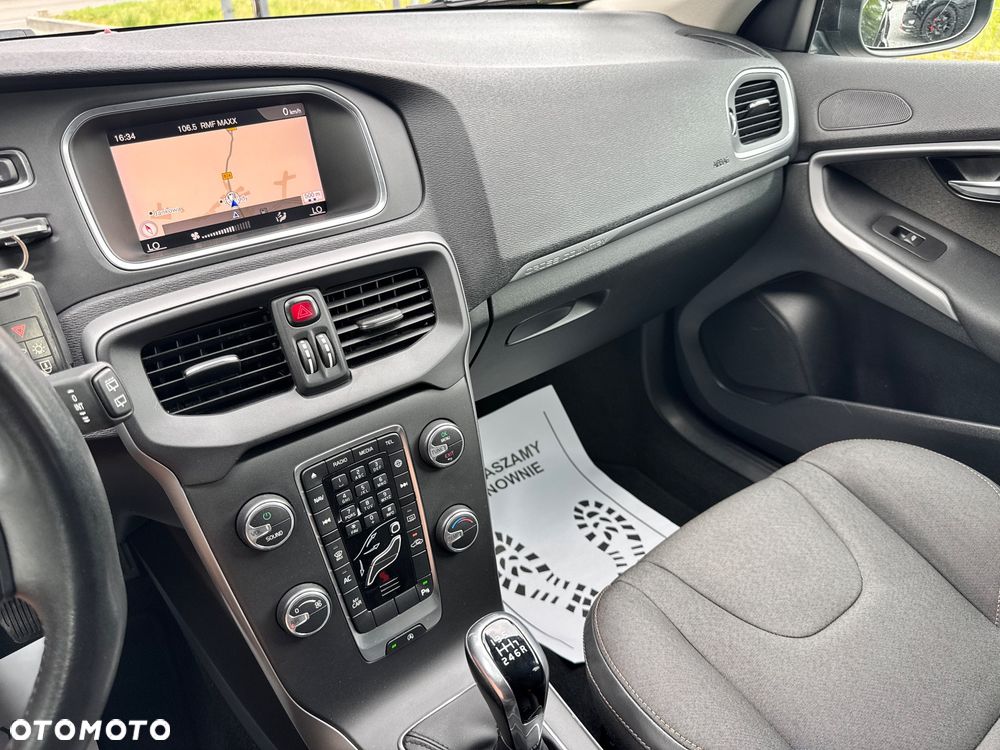 Volvo V40 D2 Momentum - 32