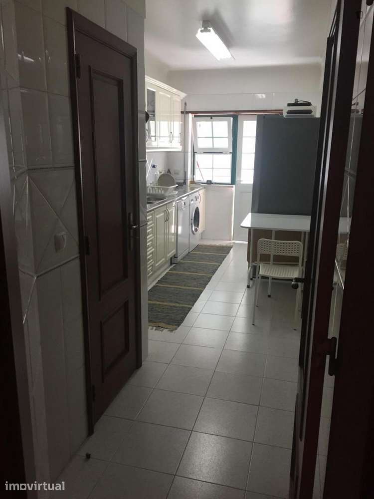 Quarto - localizado em Intendente Lisbon - Grande imagem: 3/9