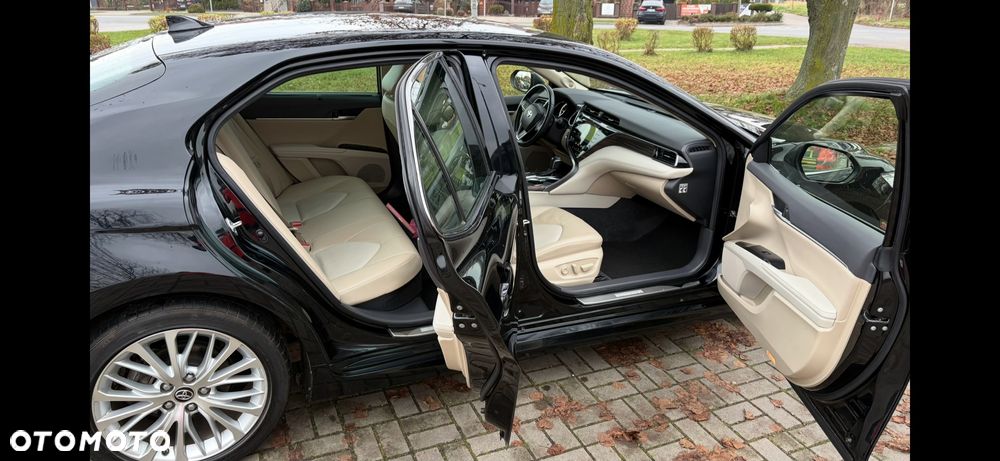 Toyota Camry 2.5 Hybrid Executive CVT - 8