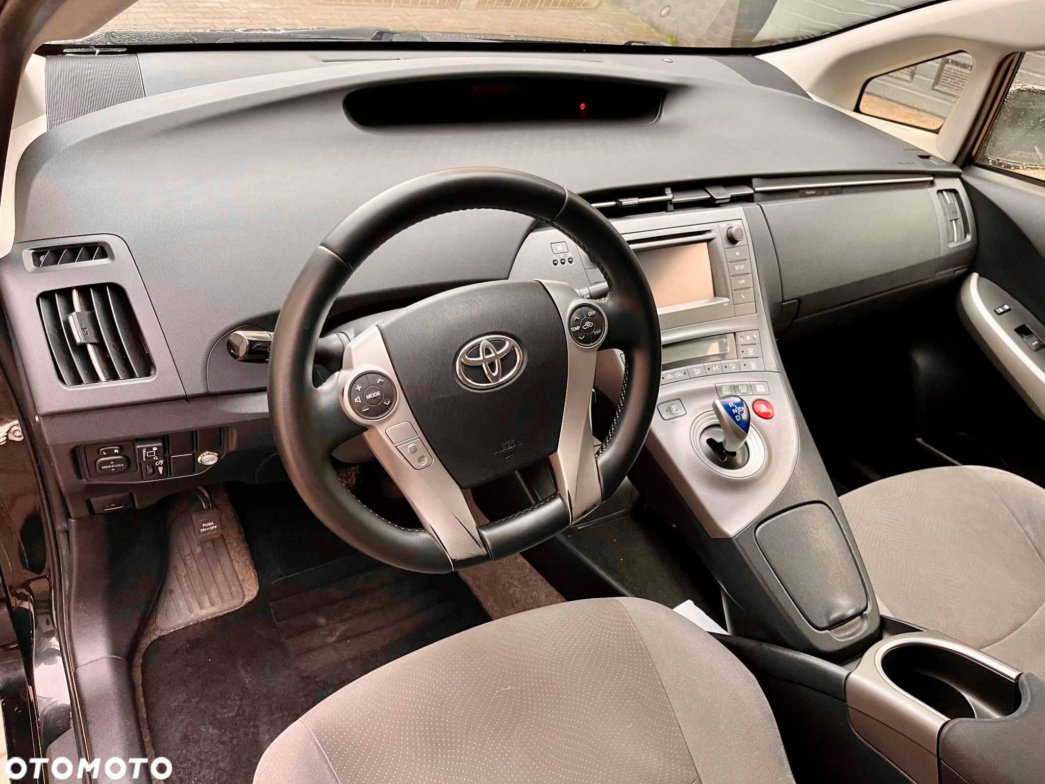 Toyota Prius (Hybrid) Comfort - 11