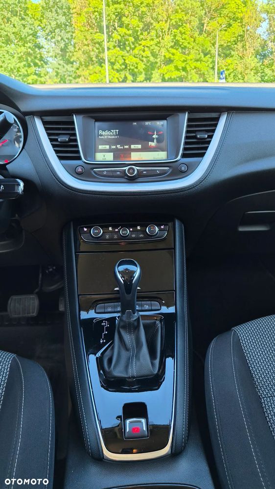 Opel Grandland X 1.2 T GPF Design&Tech S&S - 33