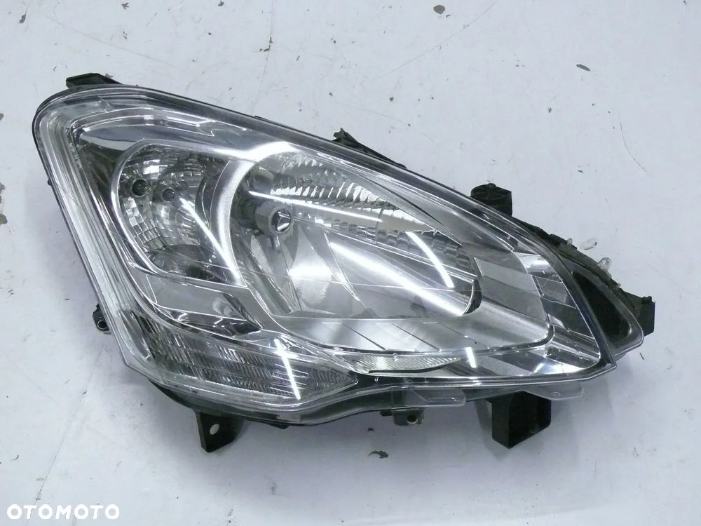LAMPA PRZEDNIA PRAWA CITROEN BERLINGO III 2008 2012 - 1
