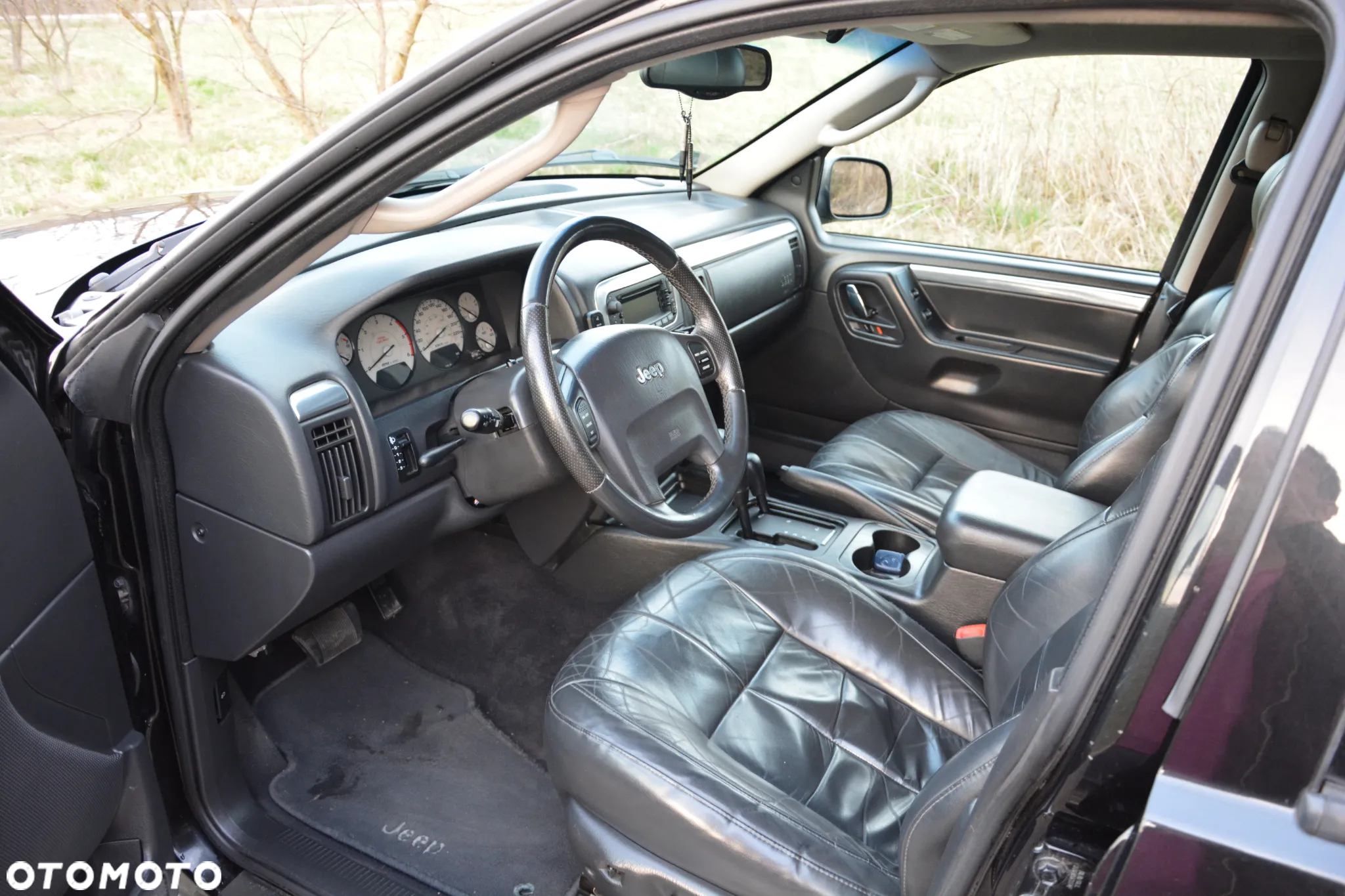 Jeep Grand Cherokee - 12