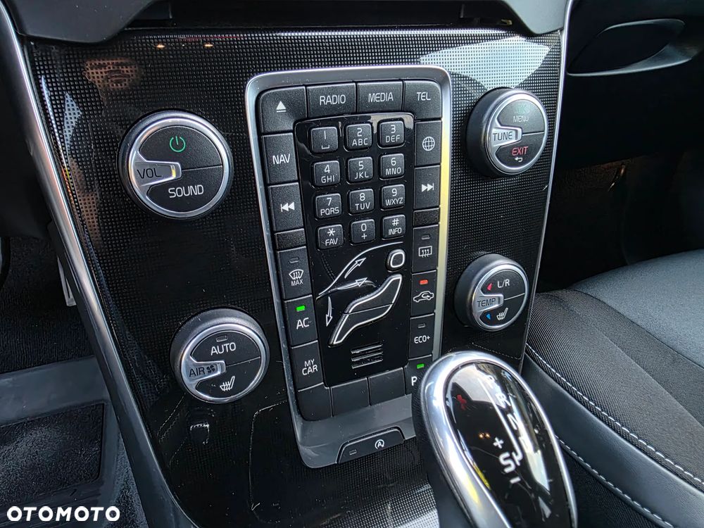Volvo V40 D4 Geartronic RDesign - 24