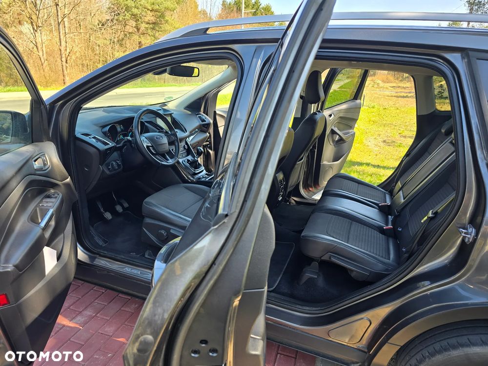 Ford Kuga 1.5 EcoBoost 2x4 Titanium - 19