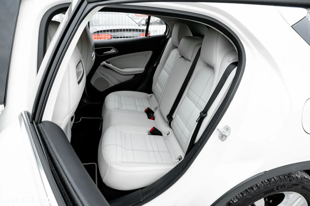 Mercedes-Benz GLA 250 4Matic 7G-DCT Activity Edition - 21