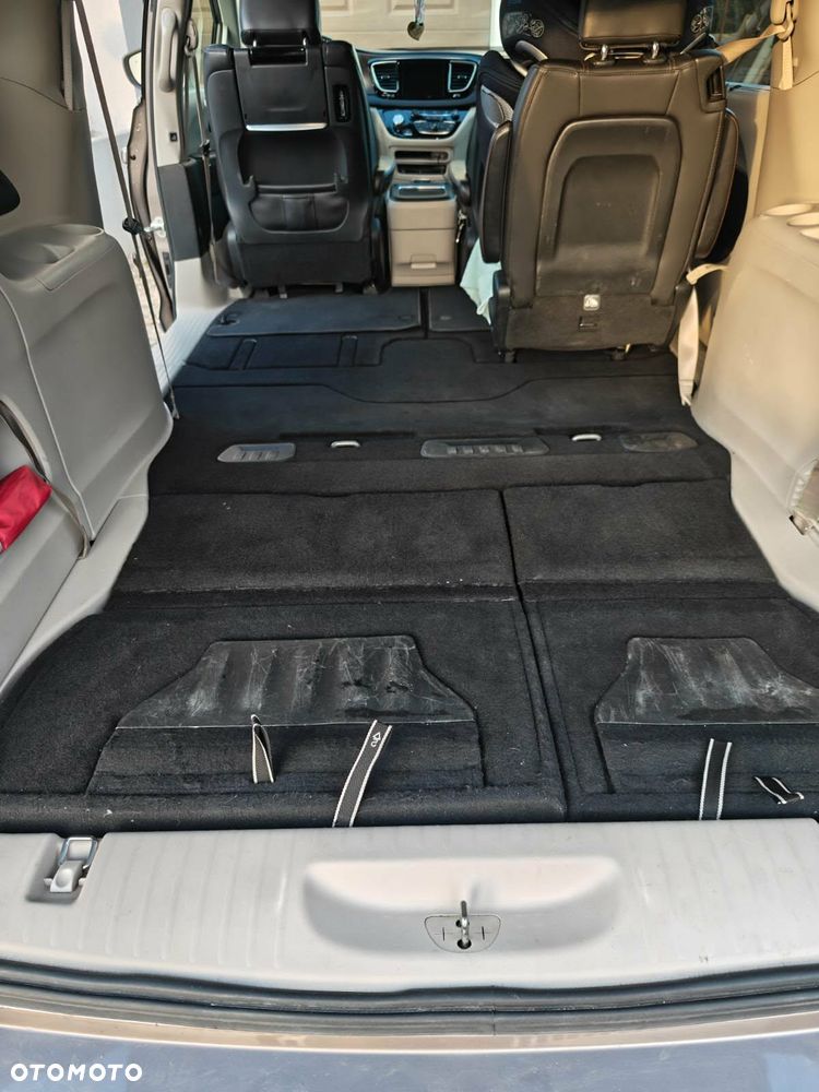 Chrysler Pacifica - 8