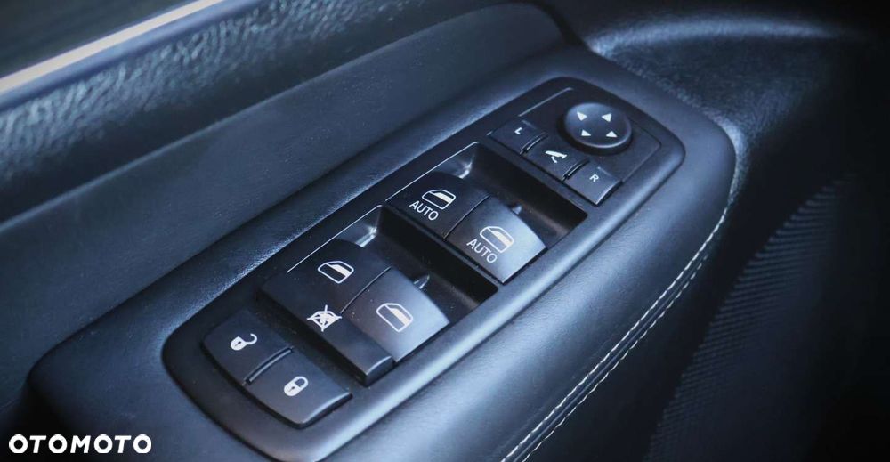 Jeep Grand Cherokee - 33