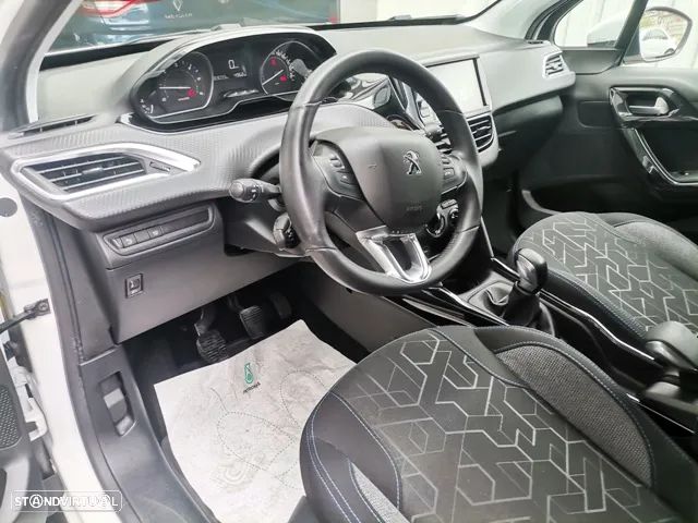 Peugeot 2008 1.5 BlueHDi Signature - 5