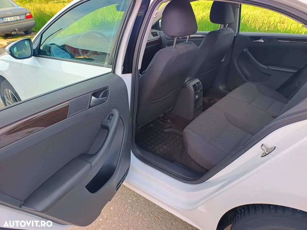 Volkswagen Jetta - 24