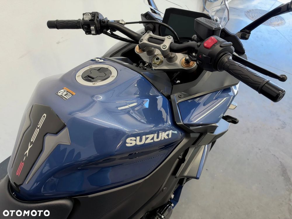 Suzuki GSX - 28